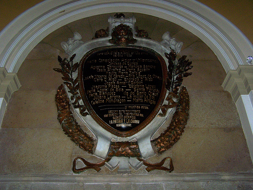 placa capilla heroínas