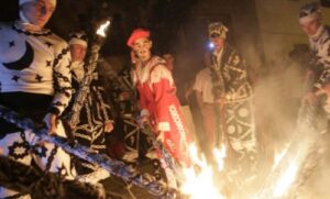 contradanzadecetina Cada 19 de mayo, día de San Juan Lorenzo se celebra la Contradanza de Cetina. Toda una danza barroca llena de mudanzas y acrobacias. Si el tiempo no lo impide, saldremos desde Zaragoza.