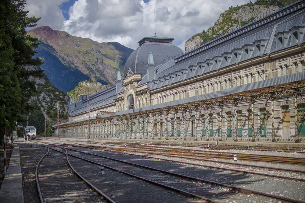 ¡¡¡NOS VAMOS DE EXCURSIÓN!!!  CANFRANC Y LA CUEVA DE LAS GÜIXAS (sábado 9 de agosto)